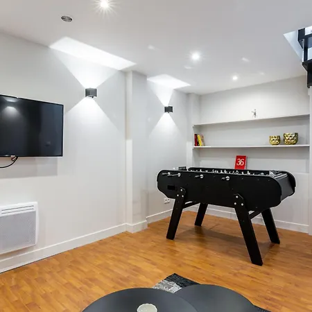 Lounge In A Cosy On Canal Saint-martin Apartment Paris