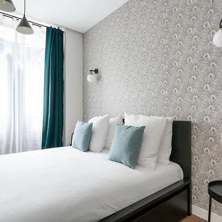 Lounge In A Cosy On Canal Saint-martin Apartment Paris
