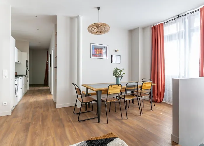 Lounge In A Cosy On Canal Saint-martin *