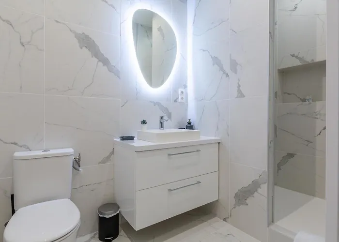 Apartman Lounge In A Cosy On Canal Saint-martin
