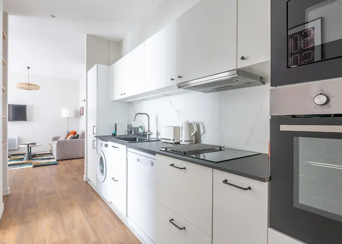 Lounge In A Cosy On Canal Saint-martin Apartman *