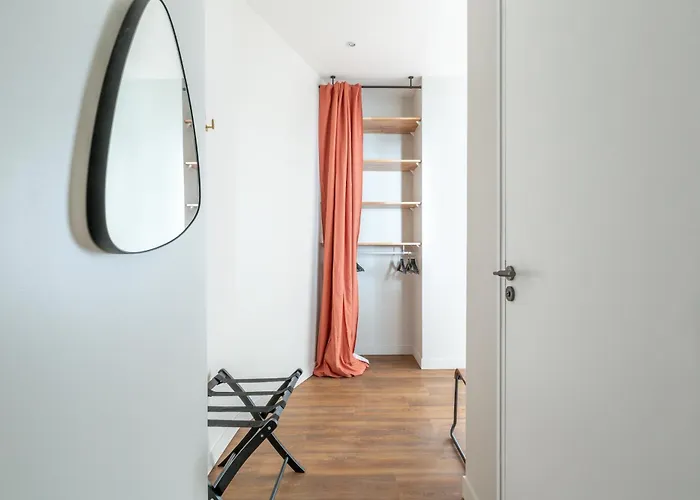 Lounge In A Cosy On Canal Saint-martin Apartman *